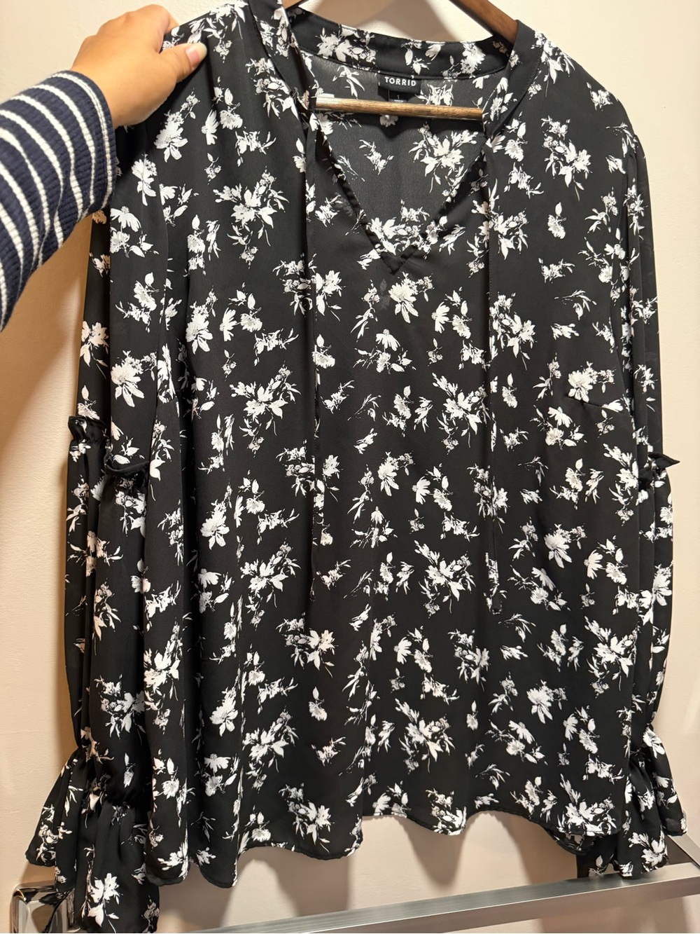 torrid Black and White Floral Tie-Neck Blouse